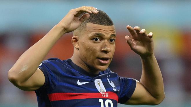 "La tristesse est immense" : Kylian Mbappé se dit "désolé" après son tir au but raté