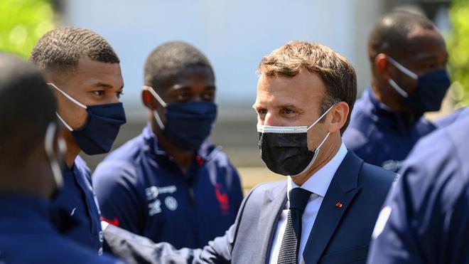 Équipe de France: Emmanuel Macron a réconforté Kylian Mbappé