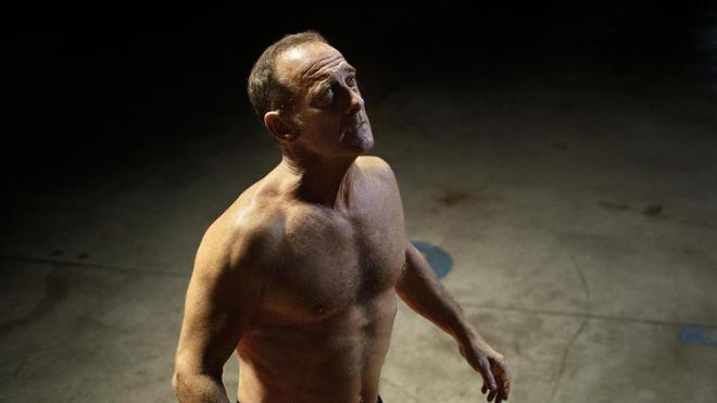 Vincent Lindon métamorphosé dans "Titane" : les secrets de sa performance "à la De Niro"