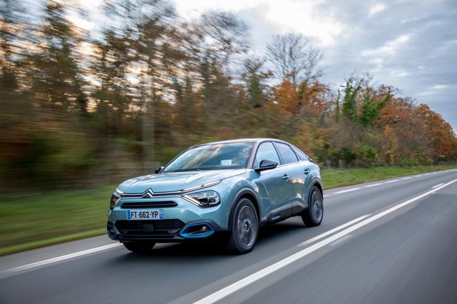 Partir en vacances au volant de sa voiture électrique : voici 4 conseils pour réaliser un trajet serein