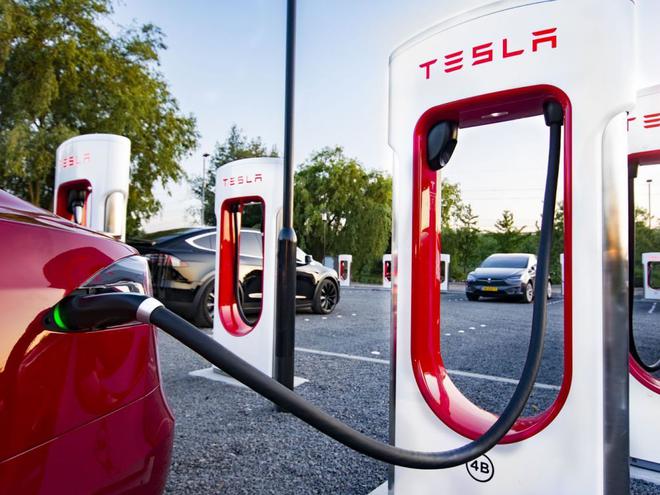 Tesla va ouvrir son réseau de Superchargeurs aux autres véhicules dès cette année