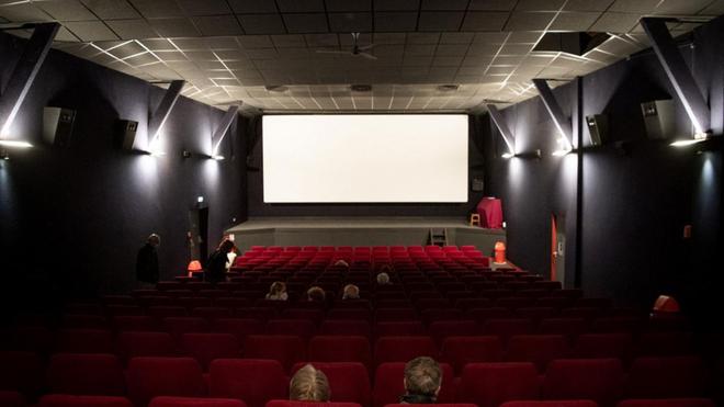 "Une catastrophe industrielle" : désertés depuis le pass sanitaire, les cinémas appellent à l'aide