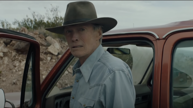 Clint Eastwood se demande ce qui fait un homme fort dans son nouveau film Cry Macho