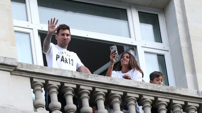 PSG : acclamé et célébré par les fans, Lionel Messi est déjà chez lui à Paris