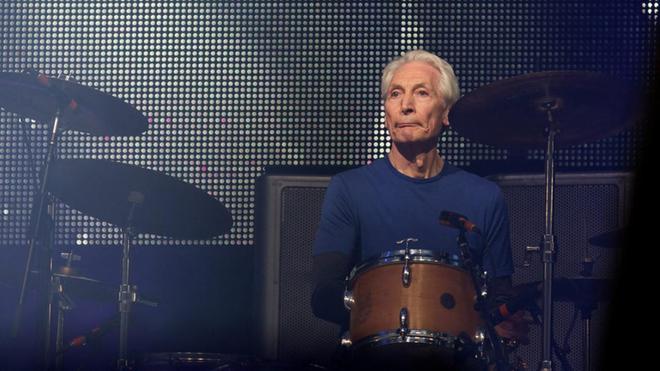 Charlie Watts, le batteur des Rolling Stones, est mort à l'âge de 80 ans