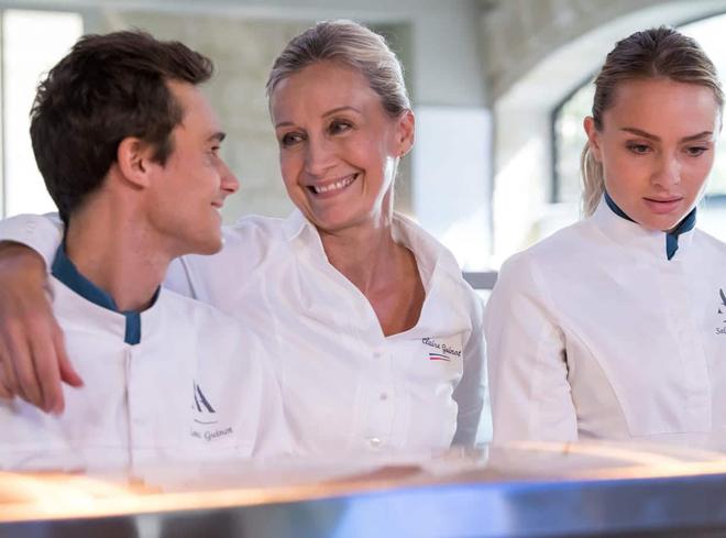 Catherine Marchal : L’actrice principale de la série “Ici tout commence’’ juge des comportements déplacés derrière les caméras !