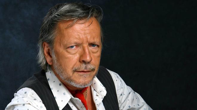 Renaud : Le chanteur a pu compter sur ses enfants quand il allait vraiment mal… Lolita et Malone ont guéri leur père de l’alcoolisme !