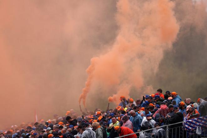 Schumacher s’inquiète des fumigènes de « l’armée orange » à Zandvoort