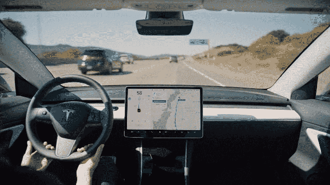 Tesla : l’Autopilot réduit l’attention du conducteur d’après une étude