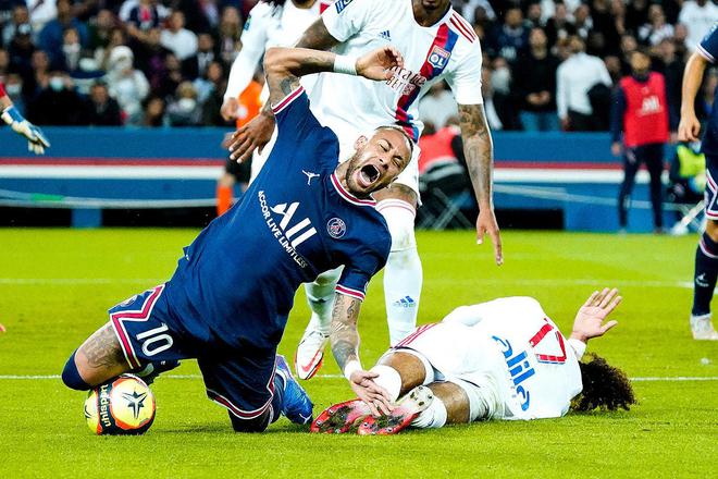 PSG : Penalty sur Neymar, Saïd Ennjimi fait hurler l'OL