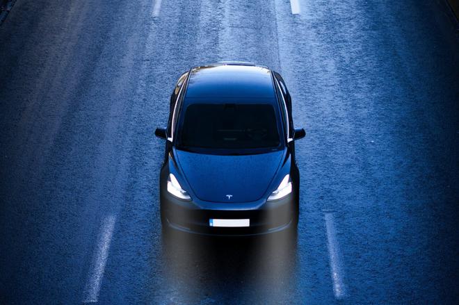 L’Autopilot de Tesla réduit l’attention au volant, et c’est une très mauvaise chose