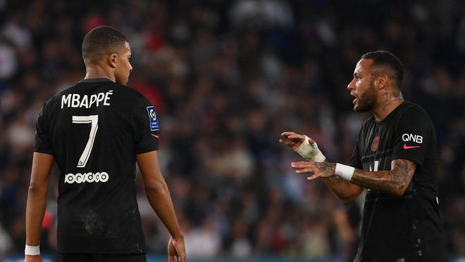 VIDEO. Ligue 1 - PSG : "Ce clochard, il ne me fait pas la passe !" Ça a chauffé entre Kylian Mbappé et Neymar