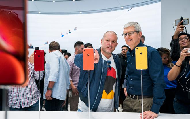 Jony Ive, ancien designer d’Apple, va collaborer avec… Ferrari