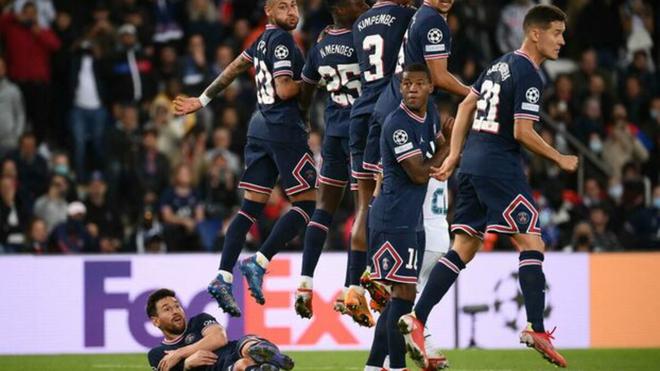 PSG-City : si Messi s’est allongé derrière le mur, c’est à la demande expresse de Marquinhos