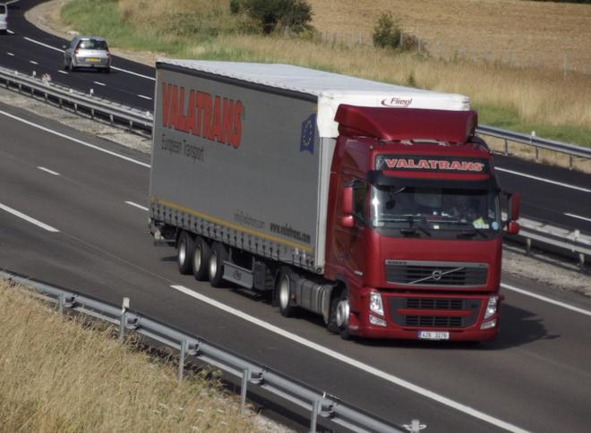 Son camion ne pouvait pas prendre cette zone d’autoroute… ce chauffeur a eu une très mauvaise surprise