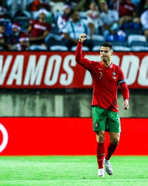 Cristiano Ronaldo provoqué par un grand nom de la boxe