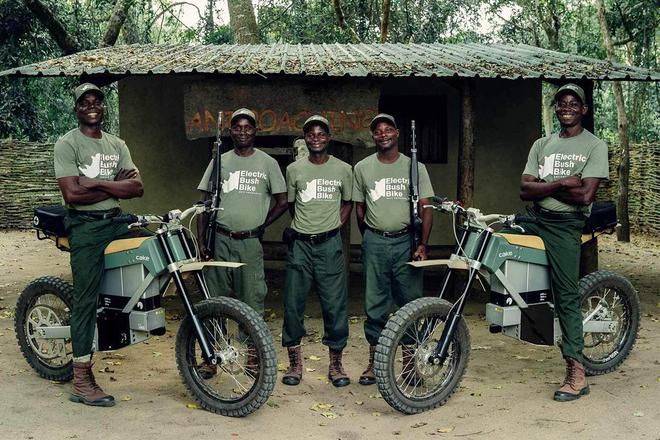 En Afrique, les équipe anti-braconnage se munissent désormais de moto électriques silencieuses !