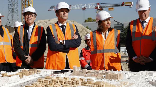 Sur le chantier du village olympique à Saint-Denis, Macron sonne la mobilisation pour les JO