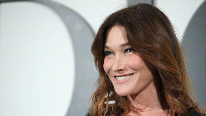 Carla Bruni fière de sa fille, elle partage une vidéo de Giulia chantant a cappella