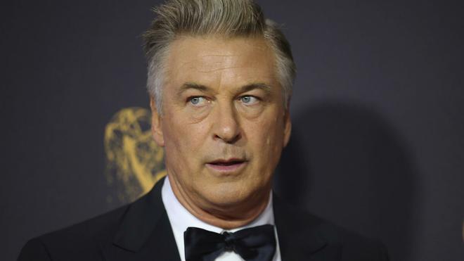 L’acteur Alec Baldwin tue une femme par balle sur le tournage d’un western