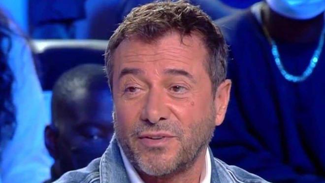 Cyril Hanouna secrètement en couple avec Kelly Vedovelli ? Des preuves balancées !