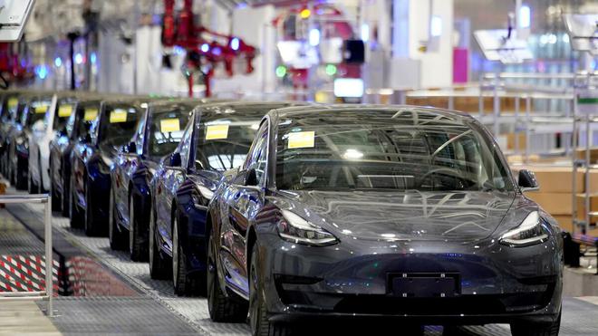 Tesla passe le cap des 1000 milliards de dollars à Wall Street grâce à une énorme commande de Hertz