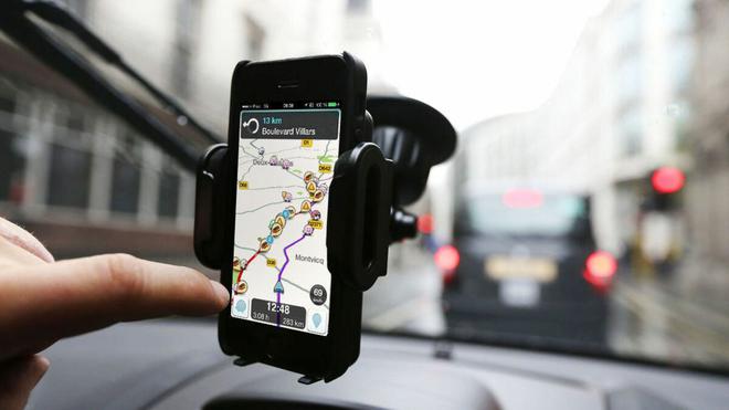 Waze, Coyote, Maps... le signalement de certains contrôles routiers bientôt interdit sur les applications GPS