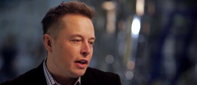 Elon Musk demande à ses 62 millions d'abonnés sur Twitter s'il doit vendre 10% de ses parts dans Tesla en leur proposant de voter par "oui" où "non"