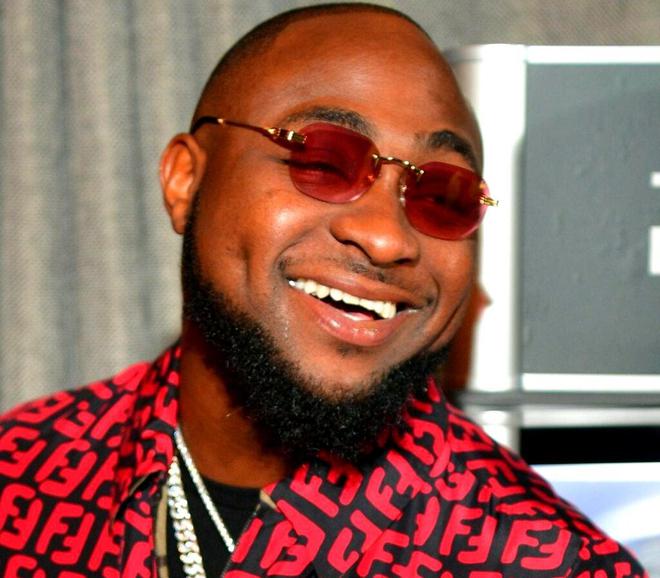 Davido demande de l’argent à ses amis pour son anniversaire (vidéo)