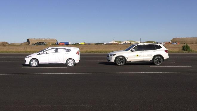 Système d'aides à la conduite: le BMW iX3 au top, les Opel Mokka-E et Toyota Yaris assurent l'essentiel