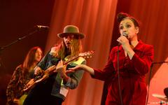 VIDEO. Catherine Ringer s'effondre sur scène pendant un concert en Belgique