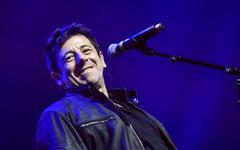 « Ils commencent à nous saouler » : Patrick Bruel pousse un violent coup de gueule contre les antivax en plein concert