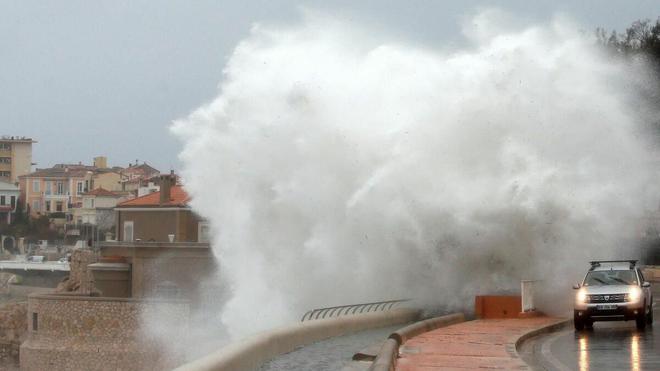 Météo : le Nord et le Pas-de-Calais en vigilance orange pour les crues, 11 autres départements en alerte pour la neige et le verglas