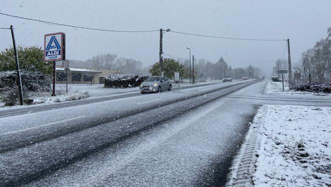 Neige et verglas : Météo France maintient sa vigilance orange dans les Pyrénées, avec des risques d'avalanche à l'ouest