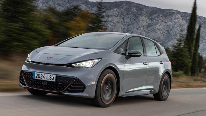 La Cupra Born 100% électrique peut-elle créer la surprise en devenant Voiture de l’année 2022 ?