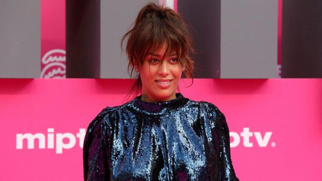 "Va faire 'The Voice' à Alger" : Amel Bent dénonce les attaques racistes