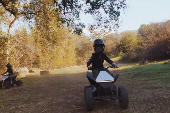 Tesla lance le Cyberquad : le cadeau de rêve pour Nöel ?