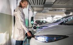 Automobile : le « tout électrique » menace un demi-million d’emplois dans l’UE, selon une étude