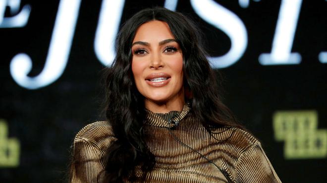 Kim Kardashian réussit un examen de droit : une première étape vers le métier d’avocate