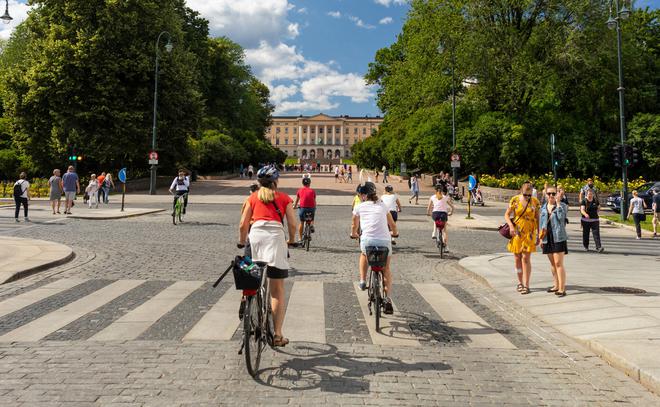 À Oslo, les anciennes places de parking sont transformées en pistes cyclables et en jardins