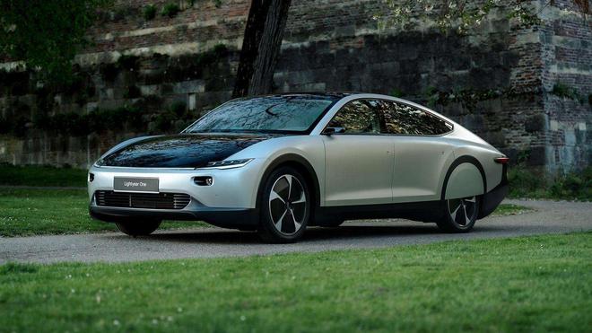 Lightyear annonce une voiture électrique solaire à 30 000 euros