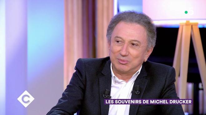 « J’ai cru que c’était un cauchemar » : Michel Drucker raconte le terrible appel de Johnny Hallyday reçu en pleine nuit