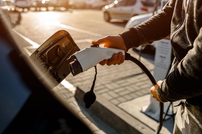 Un matériau biosourcé permettrait de recharger une batterie de voiture en 15 minutes