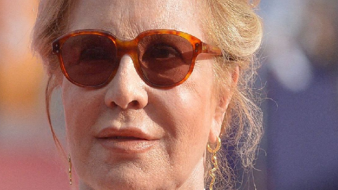 Sylvie Vartan inquiète, sa fille Darina règle ses comptes sur la famille Hallyday !