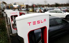 Présidentielle : pour qui roulent les propriétaires de Tesla ?