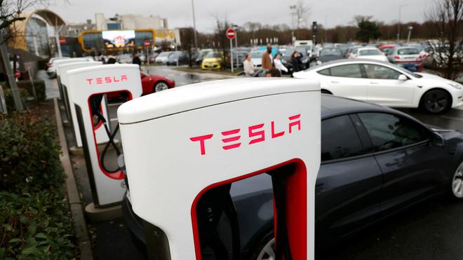 Présidentielle : pour qui roulent les propriétaires de Tesla ?