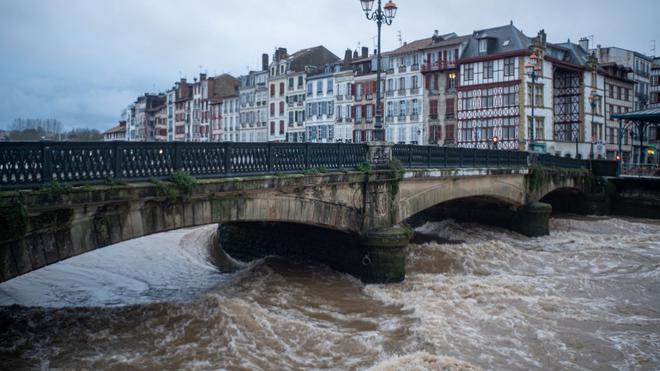 Météo France place la Gironde en vigilance orange aux crues, huit départements du Sud-Ouest concernés au total