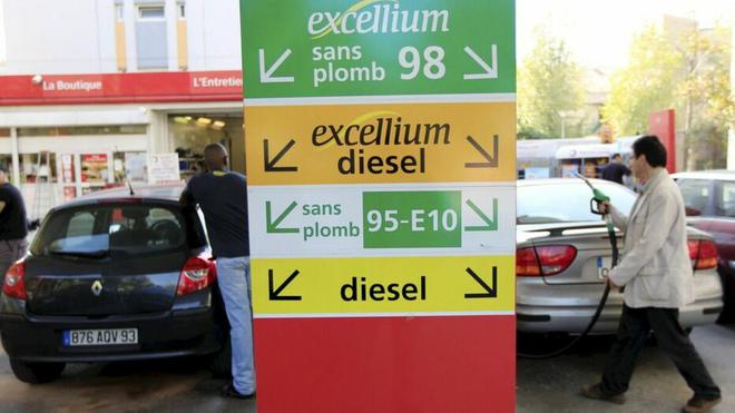 Hausse des prix du carburant : «Je vais bientôt devoir utiliser mon Livret A pour faire le plein»