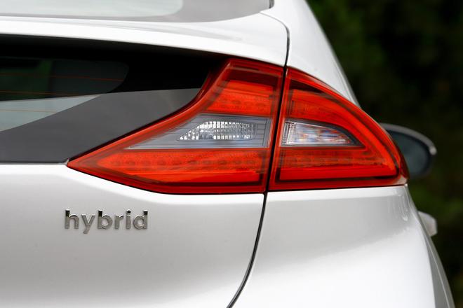 Les véhicules hybrides rechargeables sont une « arnaque », dénonce une étude suisse