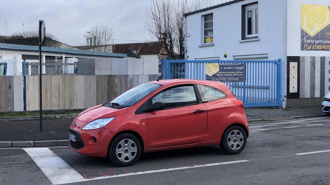 Les panneaux stop installés rue Émile-Zola à Chauny ne font pas l’unanimité